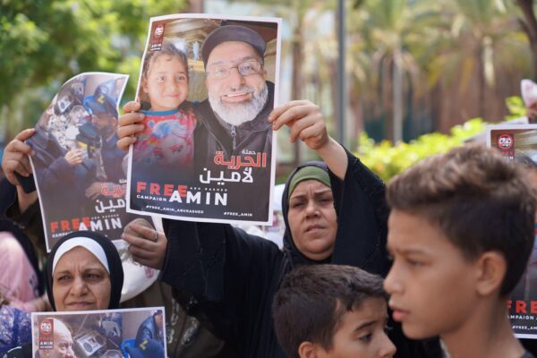 تمديد اعتقال الناشط الفلسطيني البارز “أمين ابو راشد”