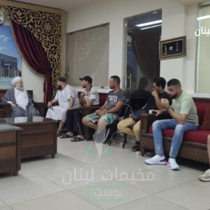 وفد من سكان حي حطين بمخيم عين الحلوة، زاروا الشيخ “ماهر حمود” في مكتبه ويعرضوا معه آخر المستجدات ومطالبهم