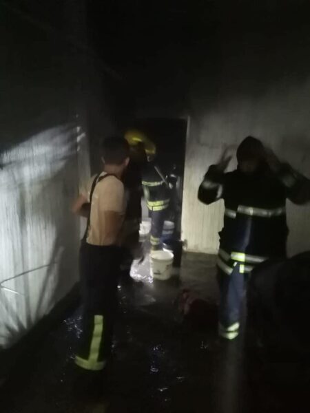 حريق في أحد منازل مخيم برج البراجنة، والدفاع المدني الفلسطيني يخمد النيران، في حين اقتصرت الأضرار على الماديات