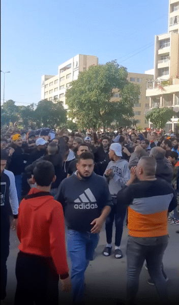 طرابلس  تخرج عن بكرة أبيها لتشييع اثنين من أبناءها