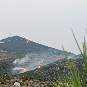 العدو يلقي قذائف ضوئية في منطقة “الوسطاني” في أطراف بلدة ‎شبعا