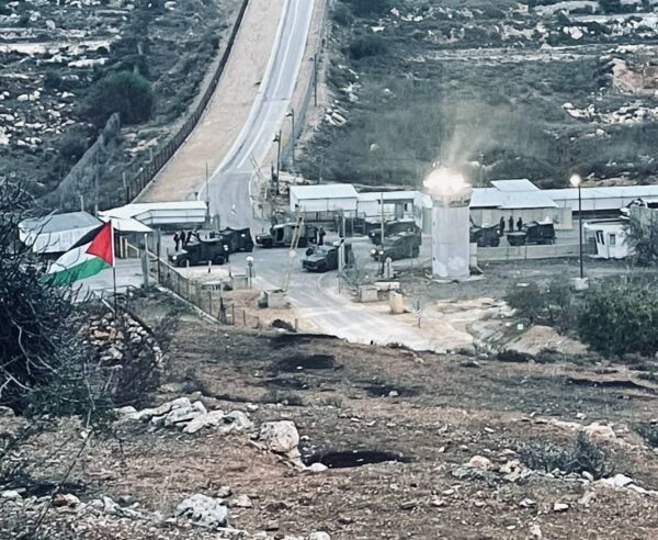 انتشار كبير لقوات الاحتلال عند مدخل سجن “عوفر”