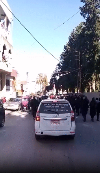 إنطلاق موكب تشييـــع الشهيــ،ــــد وليد حسنين من مخيم المية ومية باتجاه مدينة صيدا