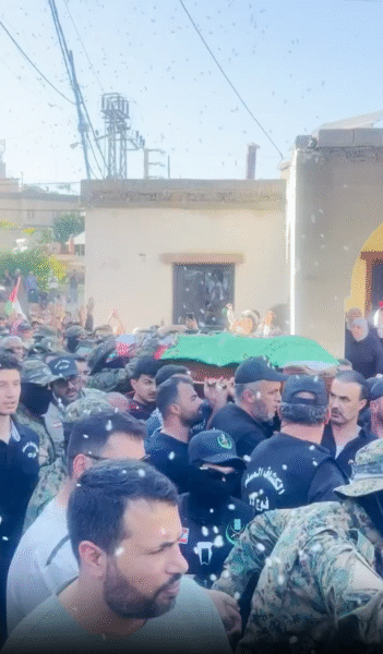 حشود مهيبة تشارك في عرس شـهـادة القائد “أيمن غطمة”