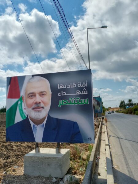 أكثر من 15 جدارية كبيرة للشهيد القائد إسماعيل هنيّة