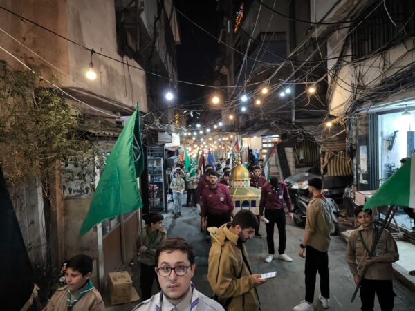 المخيمات الفلسطينية تحتفل بقدوم رمضان وصوت الملثم حاضر