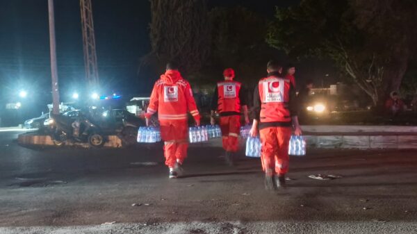 مخيم الرشيدية ونهر البارد وجمعية الشفاء تقدم العون للنازحين اللبنانيين من جنوب لبنان