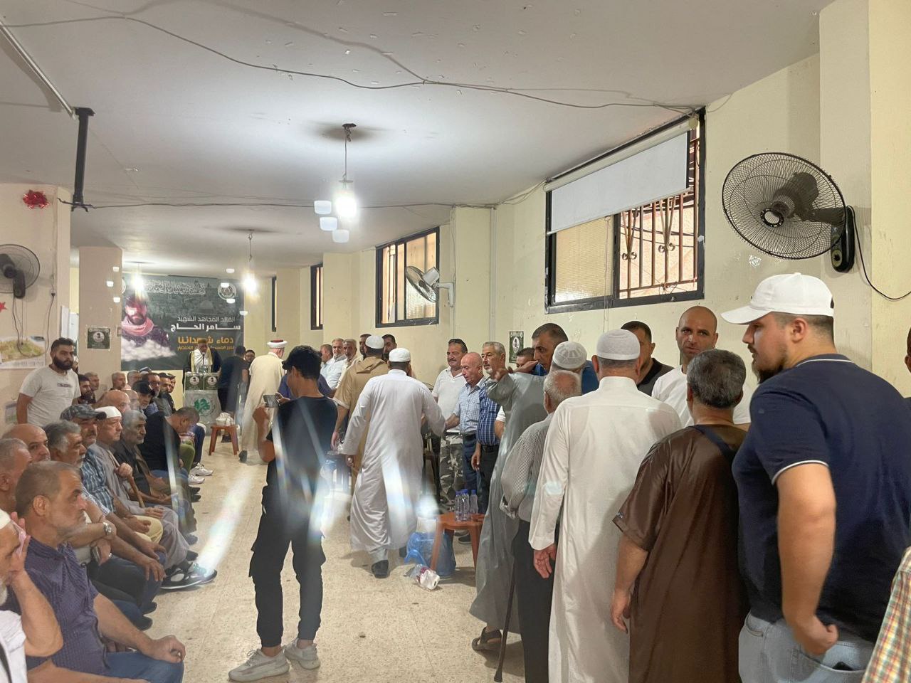 جانب من تقبل التبريكات باستشهاد القائد القساميّ “سامر الحاج” في…