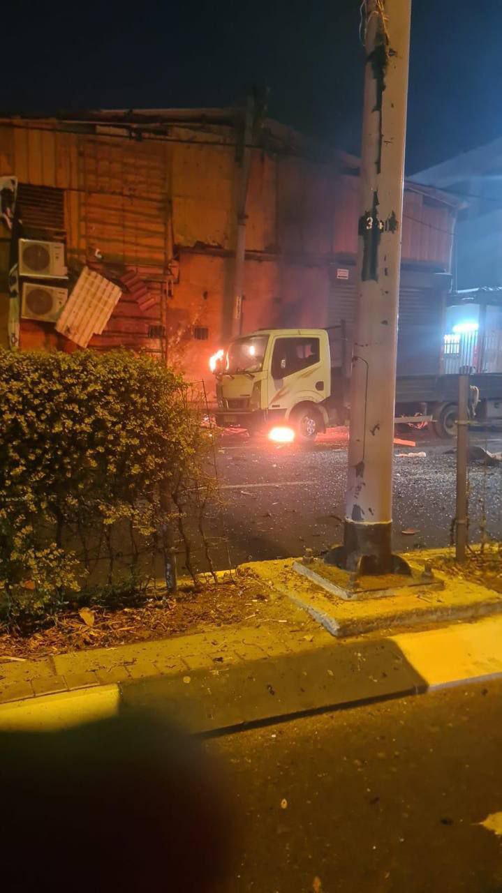 وسائل إعلام عبرية:
تفجير شاحنة في تل أبيب ومقتل…
