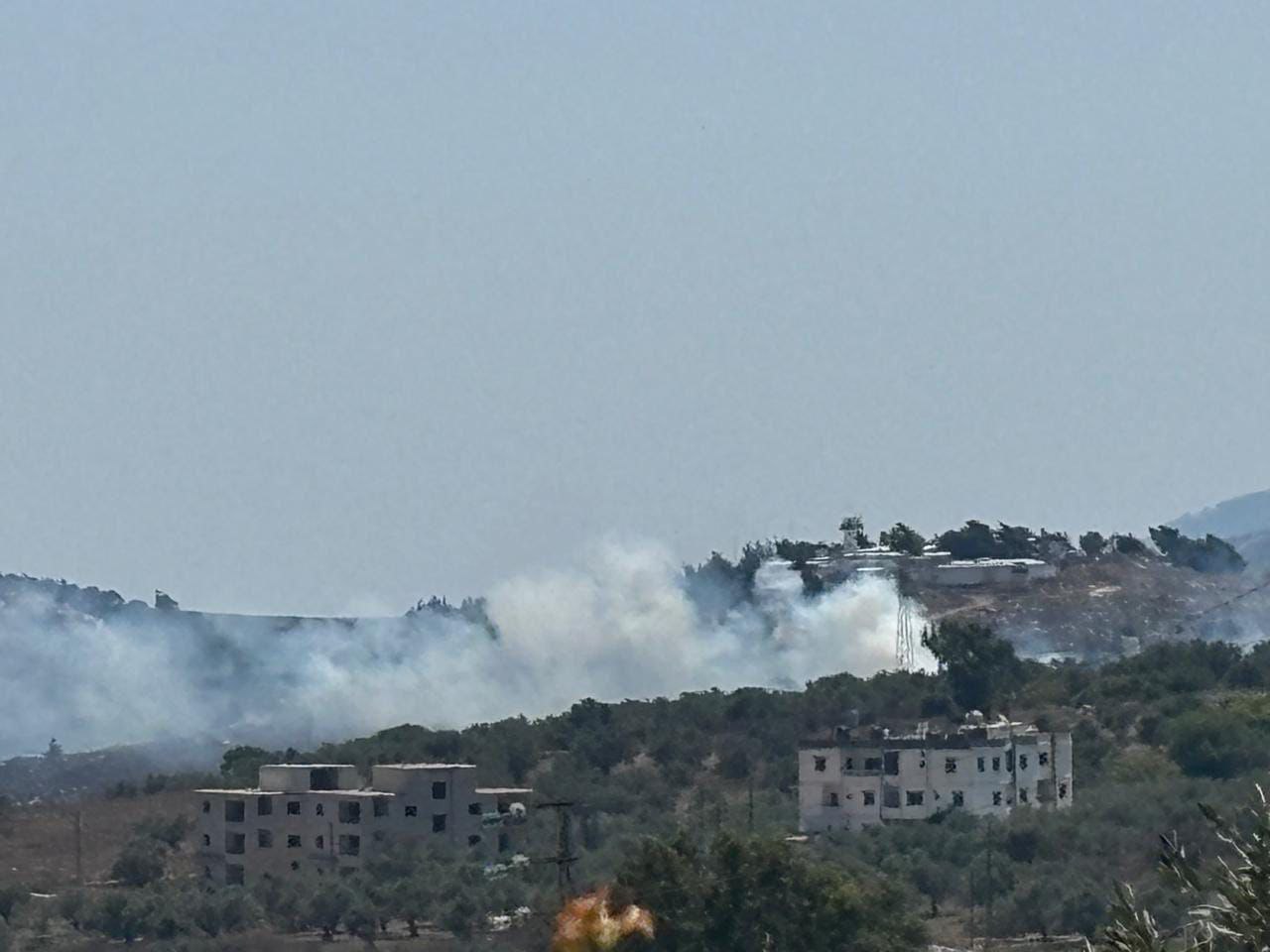 قصف صهيوني بالقذائف الفوسفورية يستهدف كروم الزيتون بين تل النحاس…