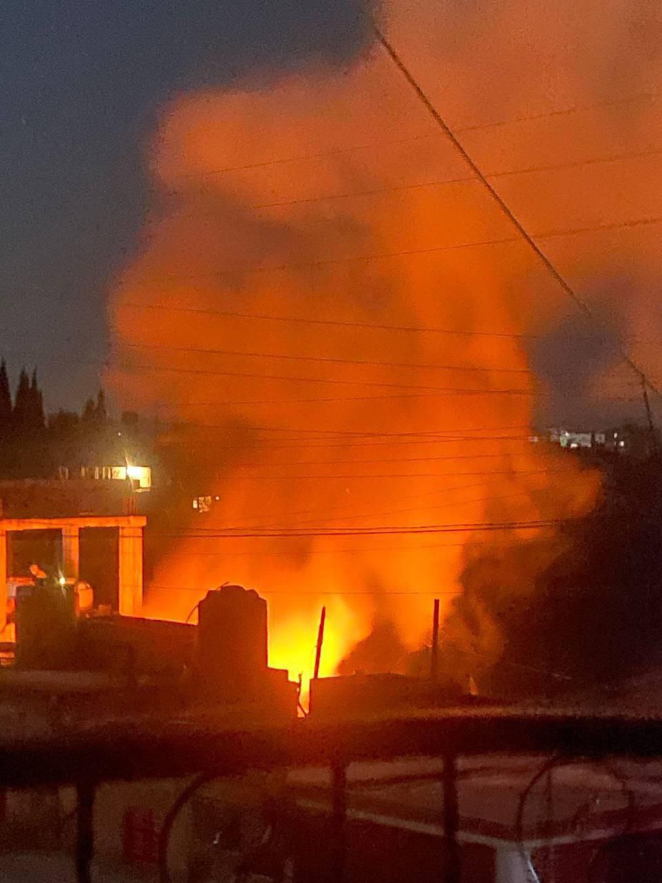 طيران الاحتلال الإسرائيلي يستهدف بلدة كوثرية السيّاد في جنوب لبنان.