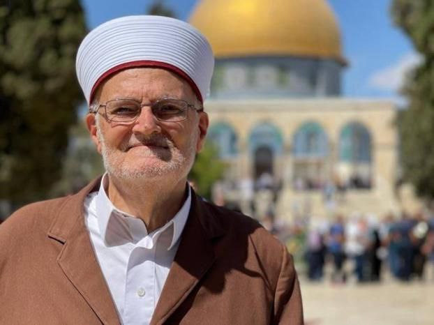 الشيخ عكرمة صبري إمام وخطيب المسجد الأقصى: 
 
– لا…