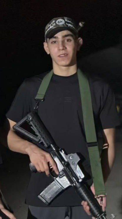 مصادر محلية:
استشهاد المطارد “جبريل جبريل من قلقيلية بقصف الاحتلال على…