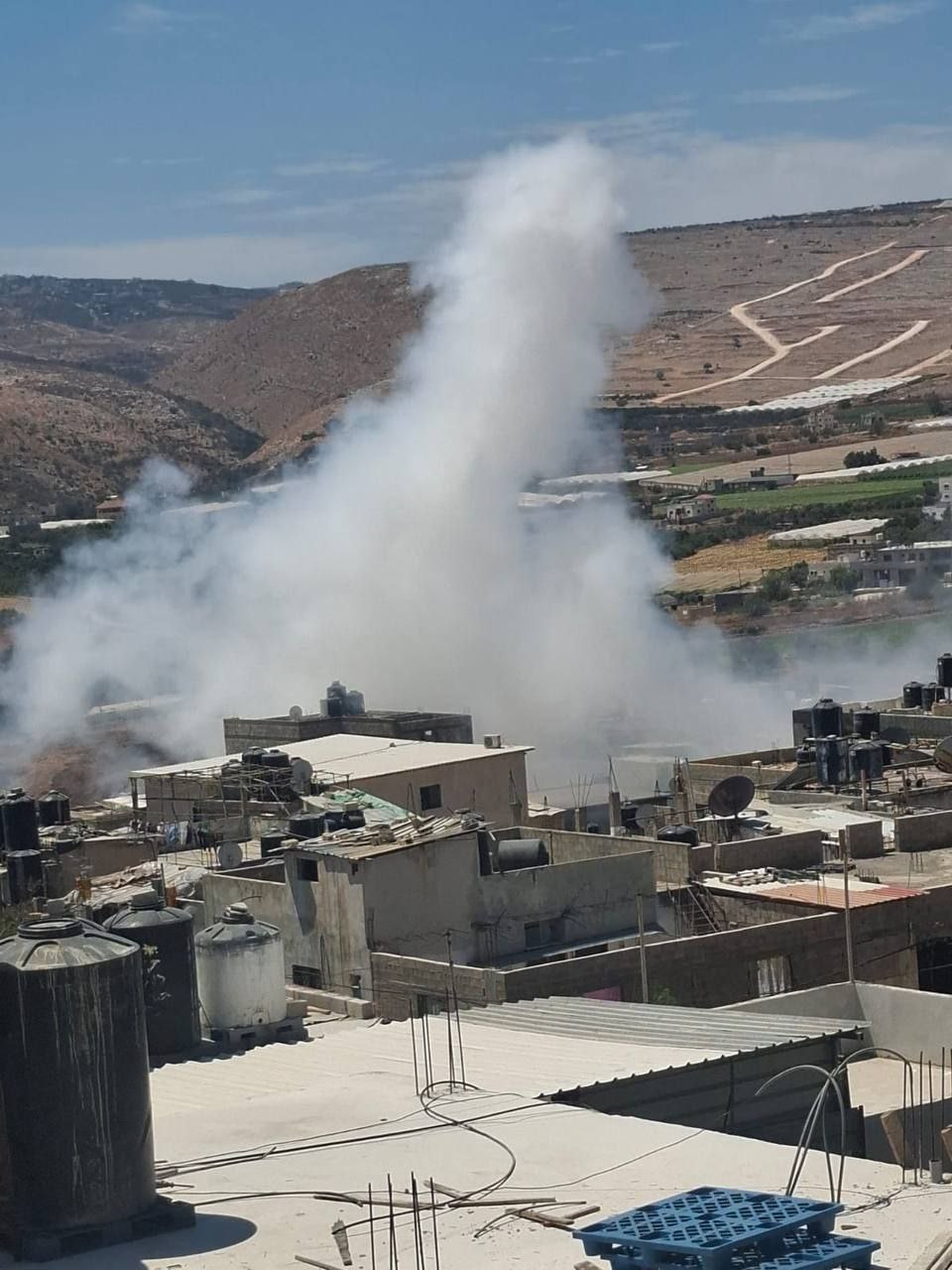 مصادر محلية: اشتباكات عنيفة ومستمرة واستهداف الاحتلال بعبوات ناسفة في…