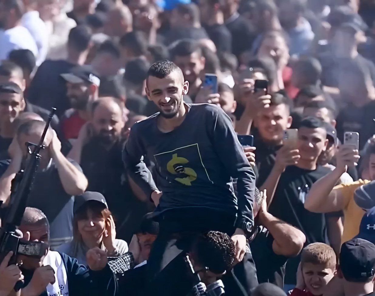 والد الشهيد محمد جابر “أبو شجاع”:

– قوات الاحتلال حاولت في…