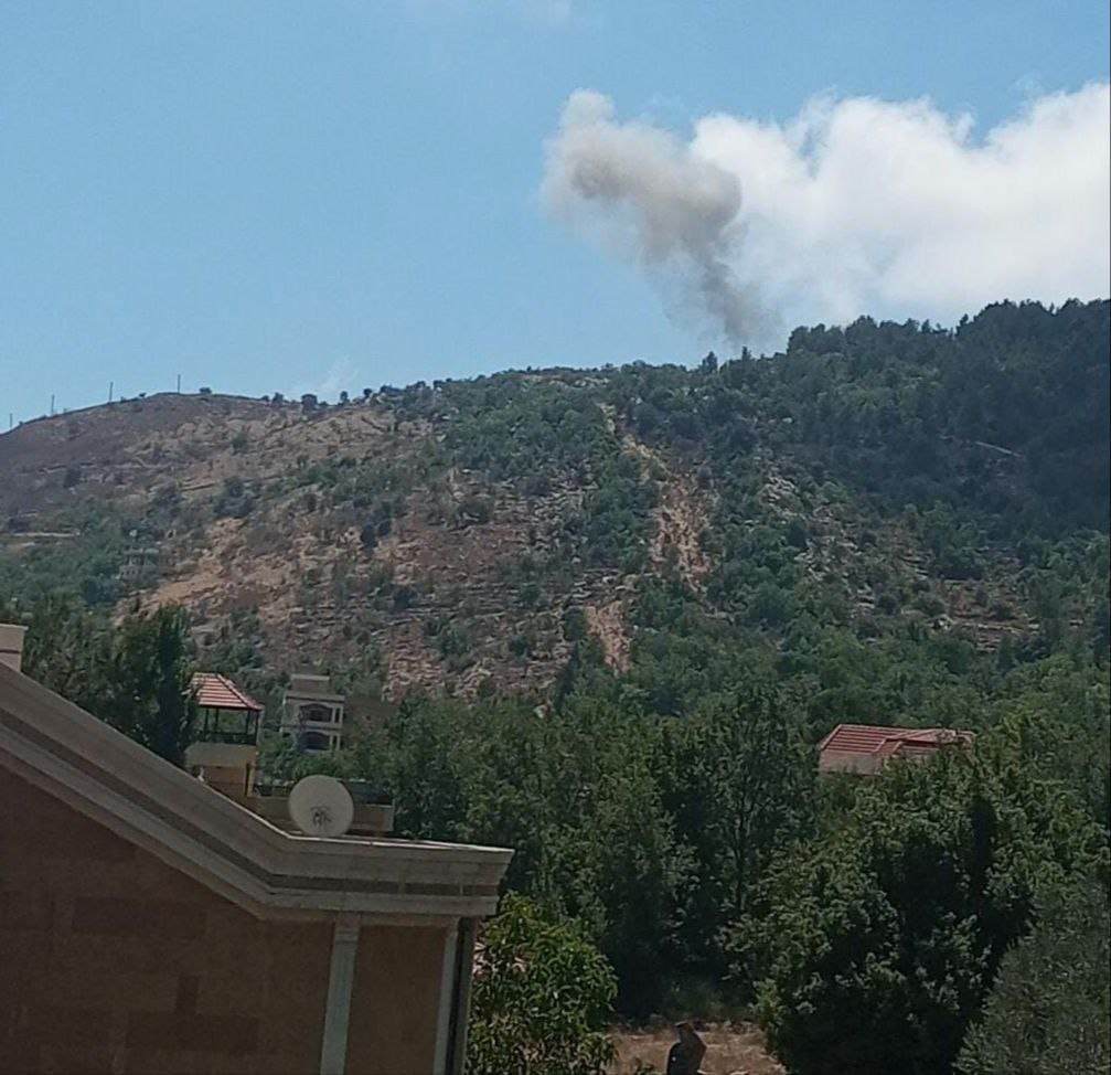 طيران الاحتلال يستهدف منطقة بئر كلاب في مرتفعات جبل الريحان…