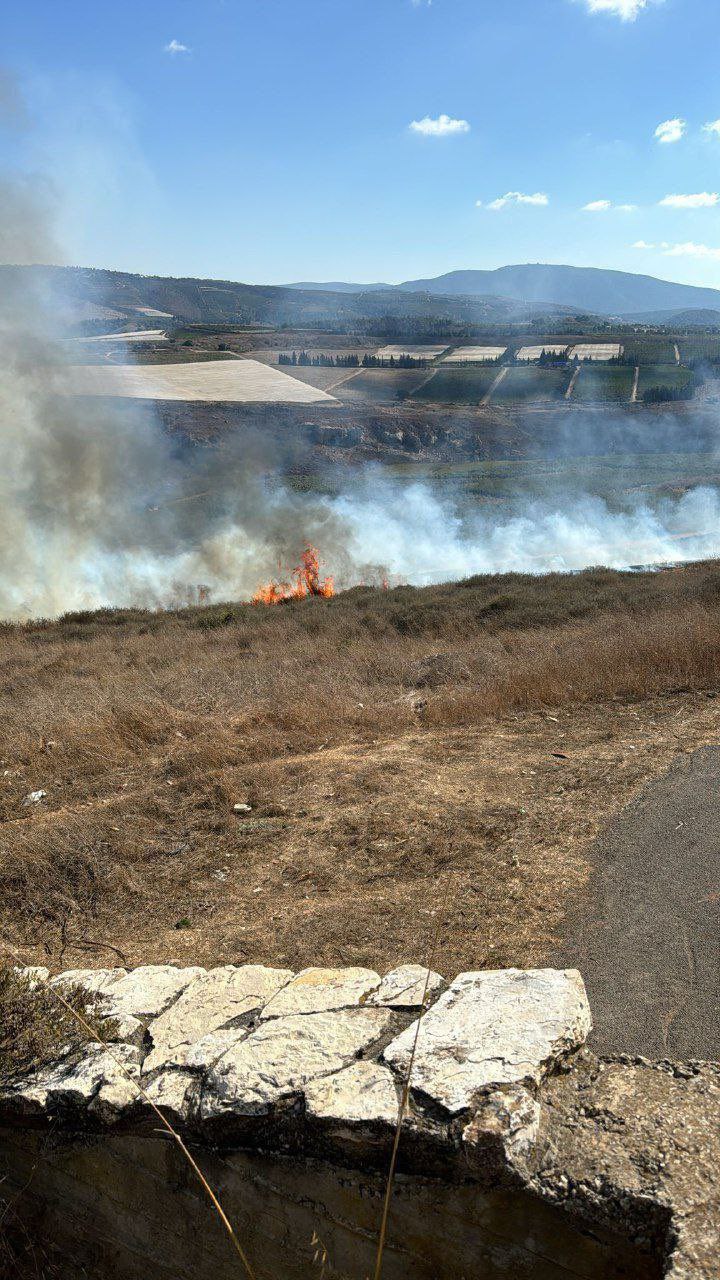 اندلاع حريق في محيط مستوطنة “أفيفيم” شمال فلسطين المحتلة جراء…