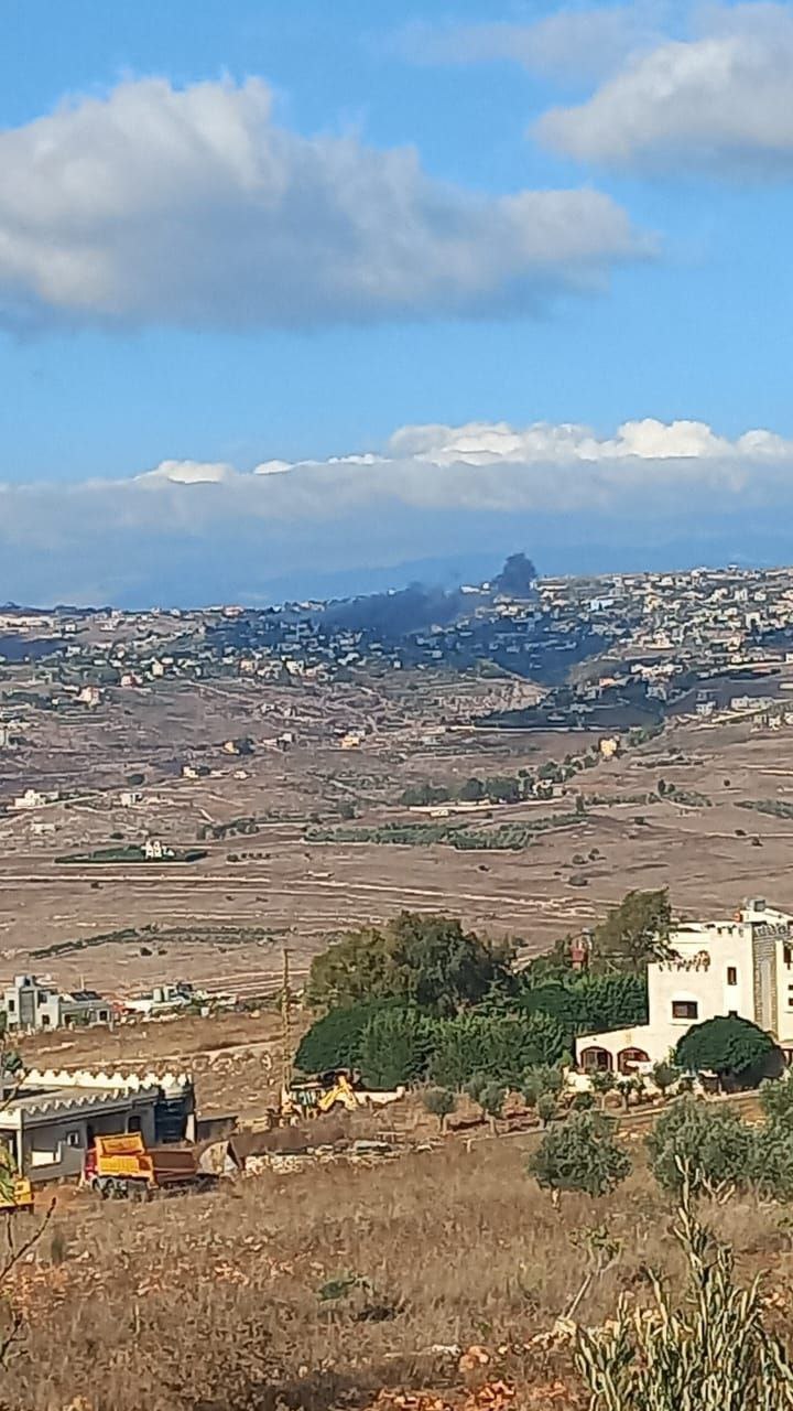 طيران الاحتلال الحربي يشنّ غارة على وسط بلدة حولا جنوبي لبنان.