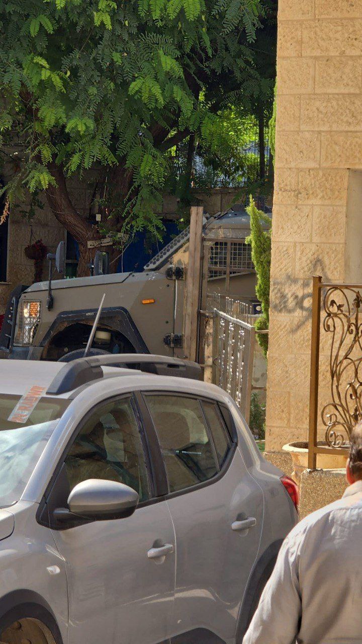 قوات الاحتلال الإسرائيلي تحاصر مستشفى ثابت ثابت بطولكرم تزامناً مع…