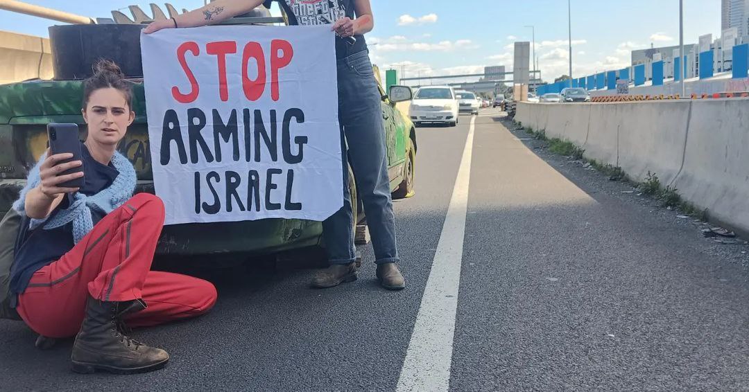 🔴 نشطاء يغلقون طريقًا في مدينة “ملبورن” الأسترالية لمنع تسليم…