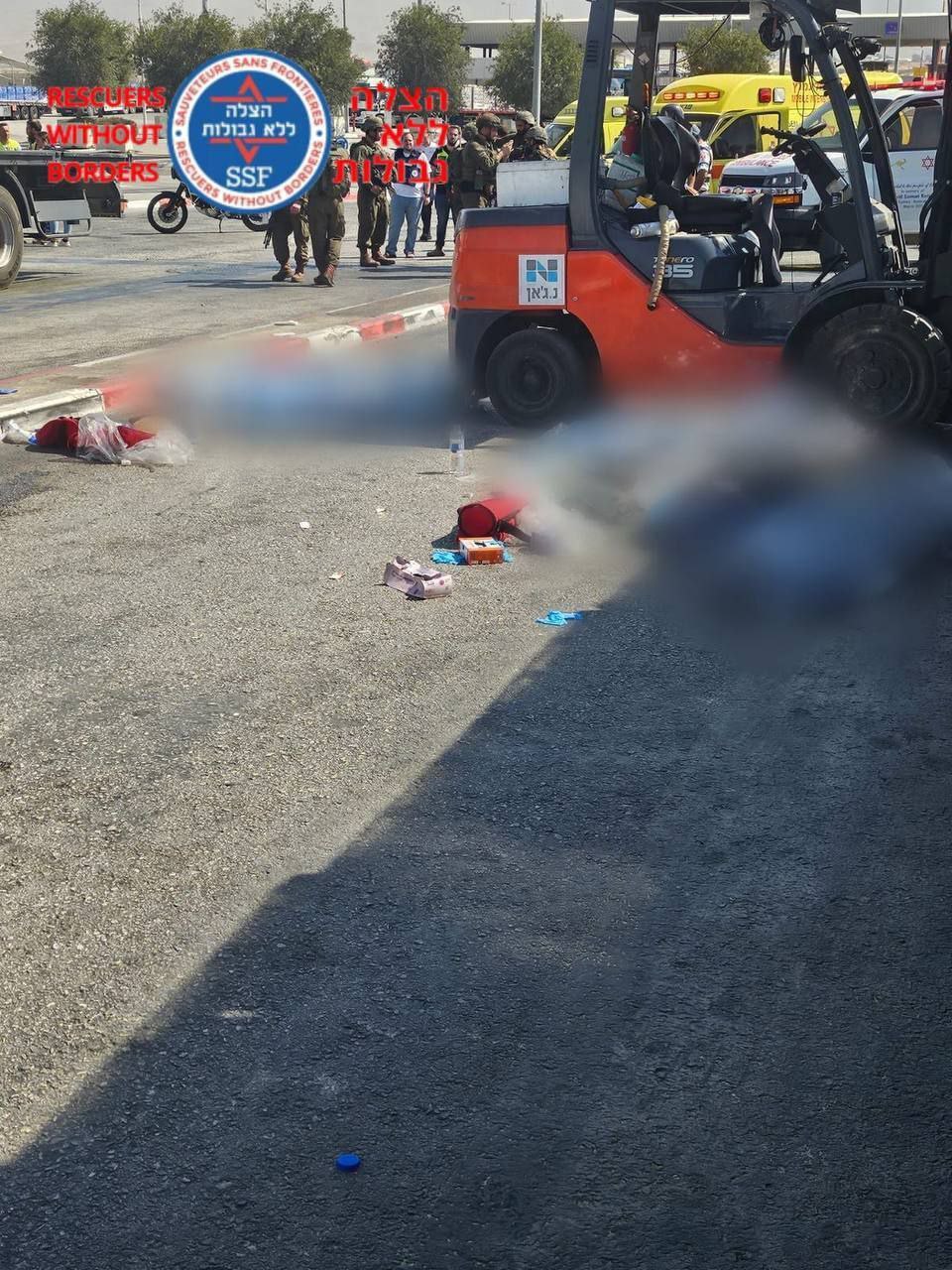 🔴 صور لجثامين القتلى الصهاينة ملقاة على الأرض في “معبر…