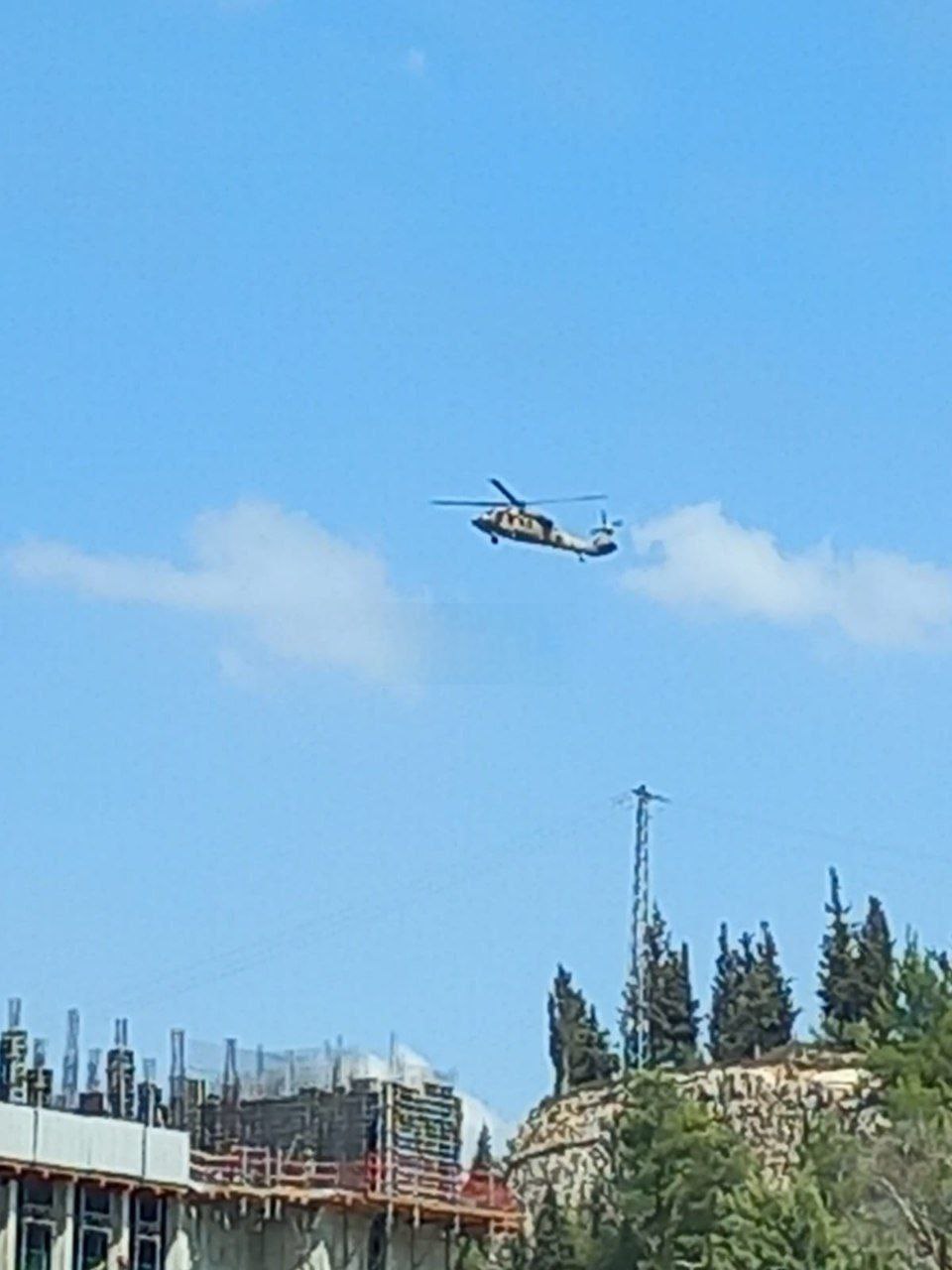 🔴 مروحية صهيونية تصل مستشفى “هداسا” تحمل جنودًا أصيبوا خلال…