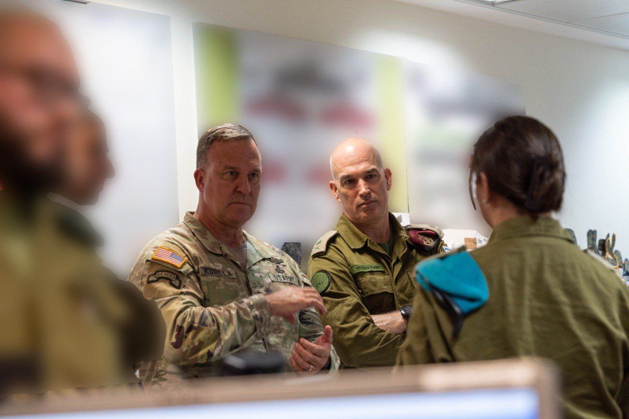 “أمريكا تدير الحرب”..

إذاعة جيش الاحتلال الإسرائيلي: قائد القيادة المركزية في…