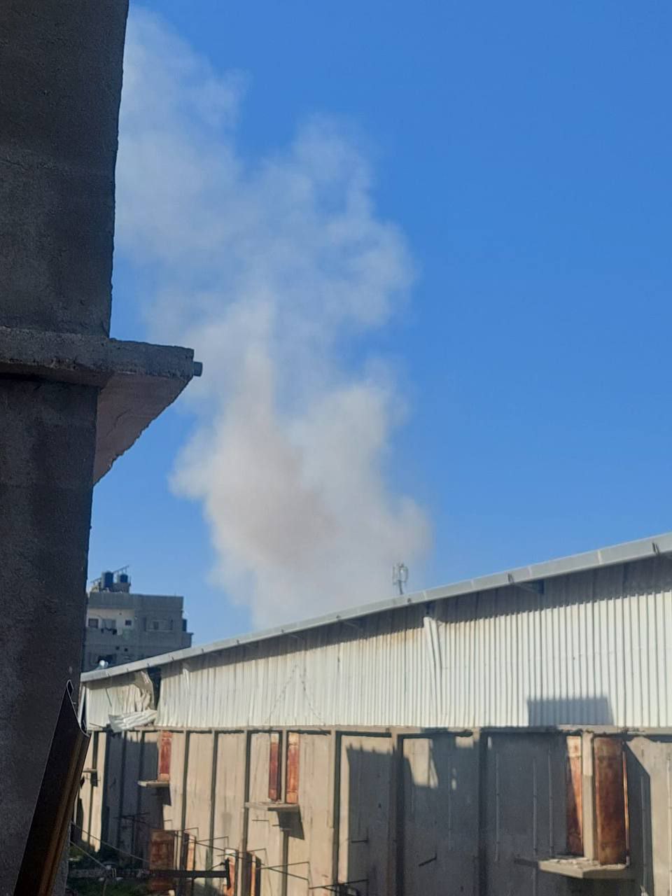 مجزرة جديدة…الاحتلال الإسرائيلي يستهدف “مدرسة الجاعوني” التي يتواجد بها الكثير…