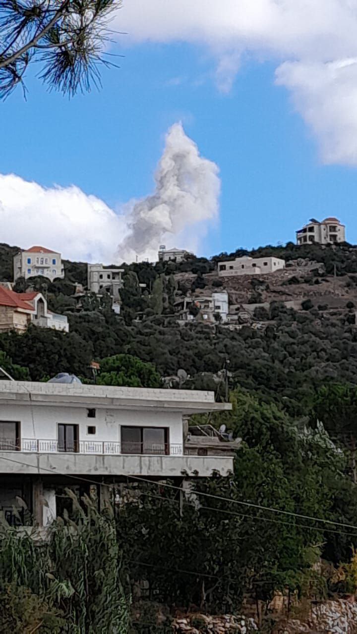 صور توثق غارات الاحتلال الإسرائيلي على عدة بلدات في جنوب…