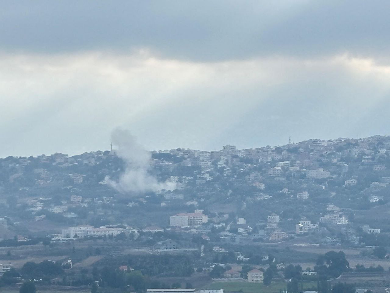 🔴 وزارة الصحة اللبنانية: 

شهيدان وجرحى جراء غارات صهيونية على…