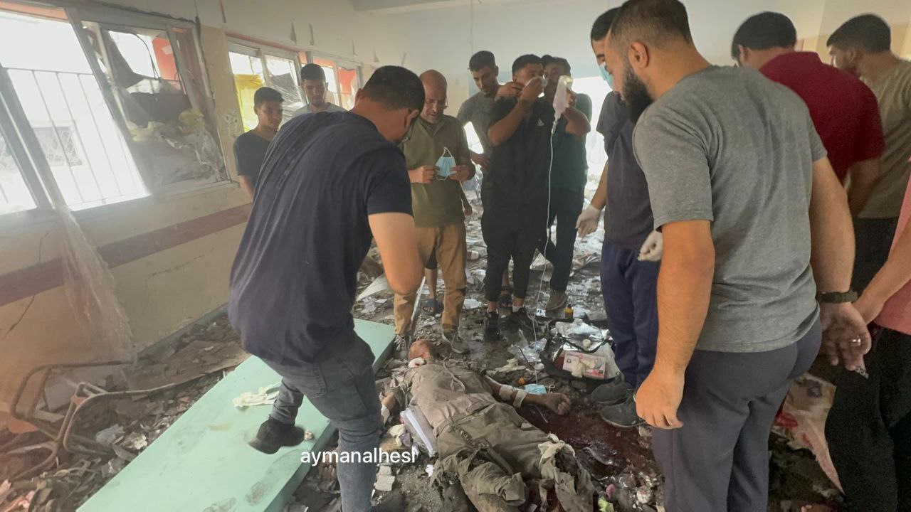 🔴 اللحظات الأولى من قصف مدرسة كفر قاسم في مخيم…