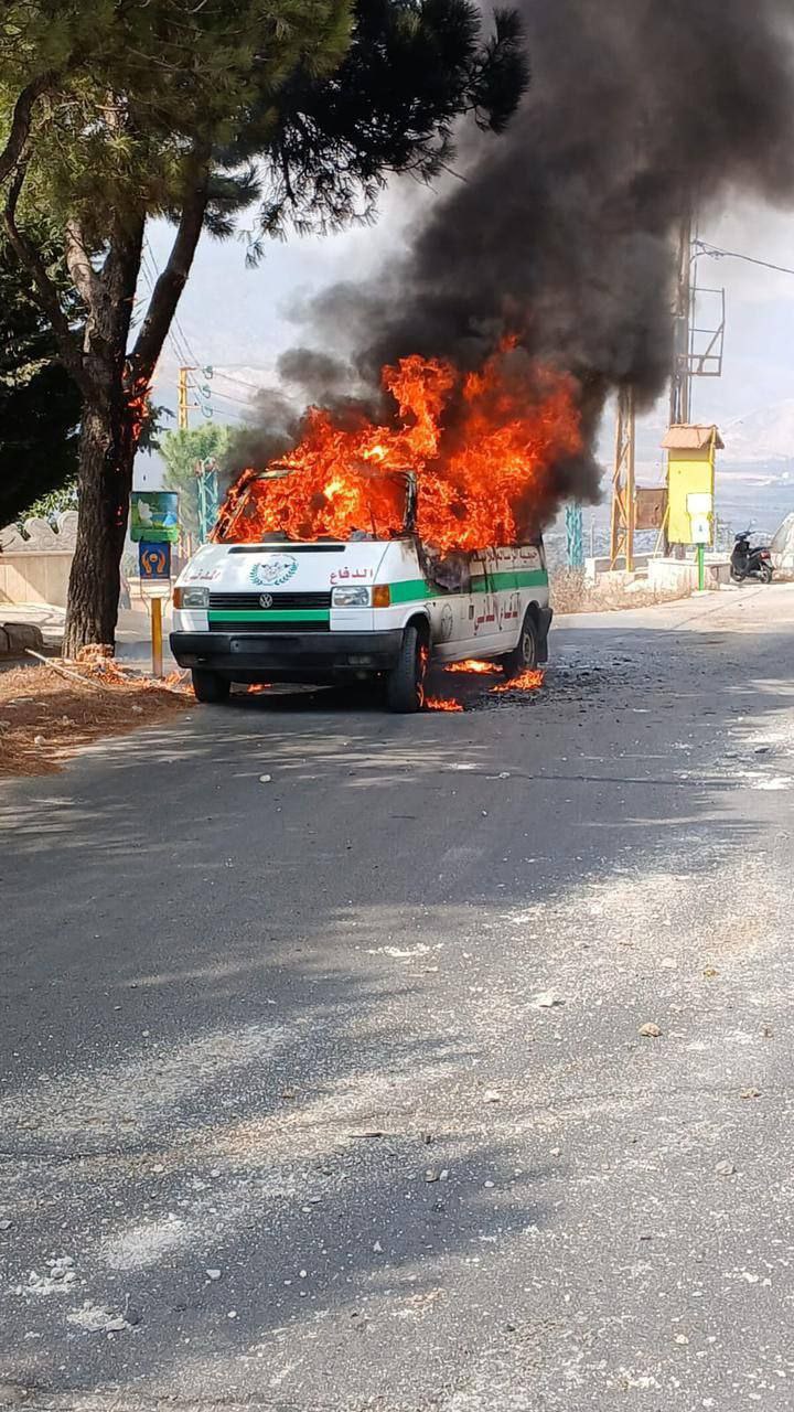 🔴 العدو الصهيوني يقصف سيارة إسعاف للدفاع المدني في جنوب…