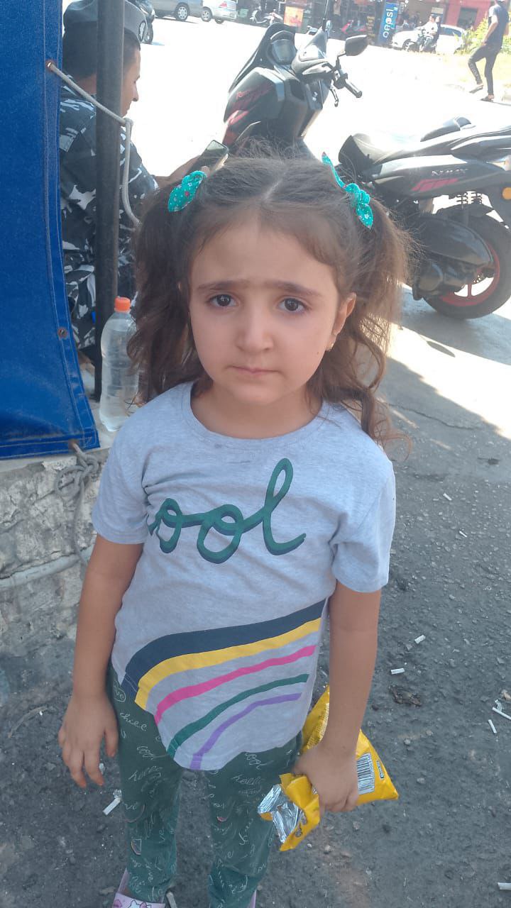 طفلة صغيرة ضائعة موجودة الآن بمدينة صور على دوار البص…