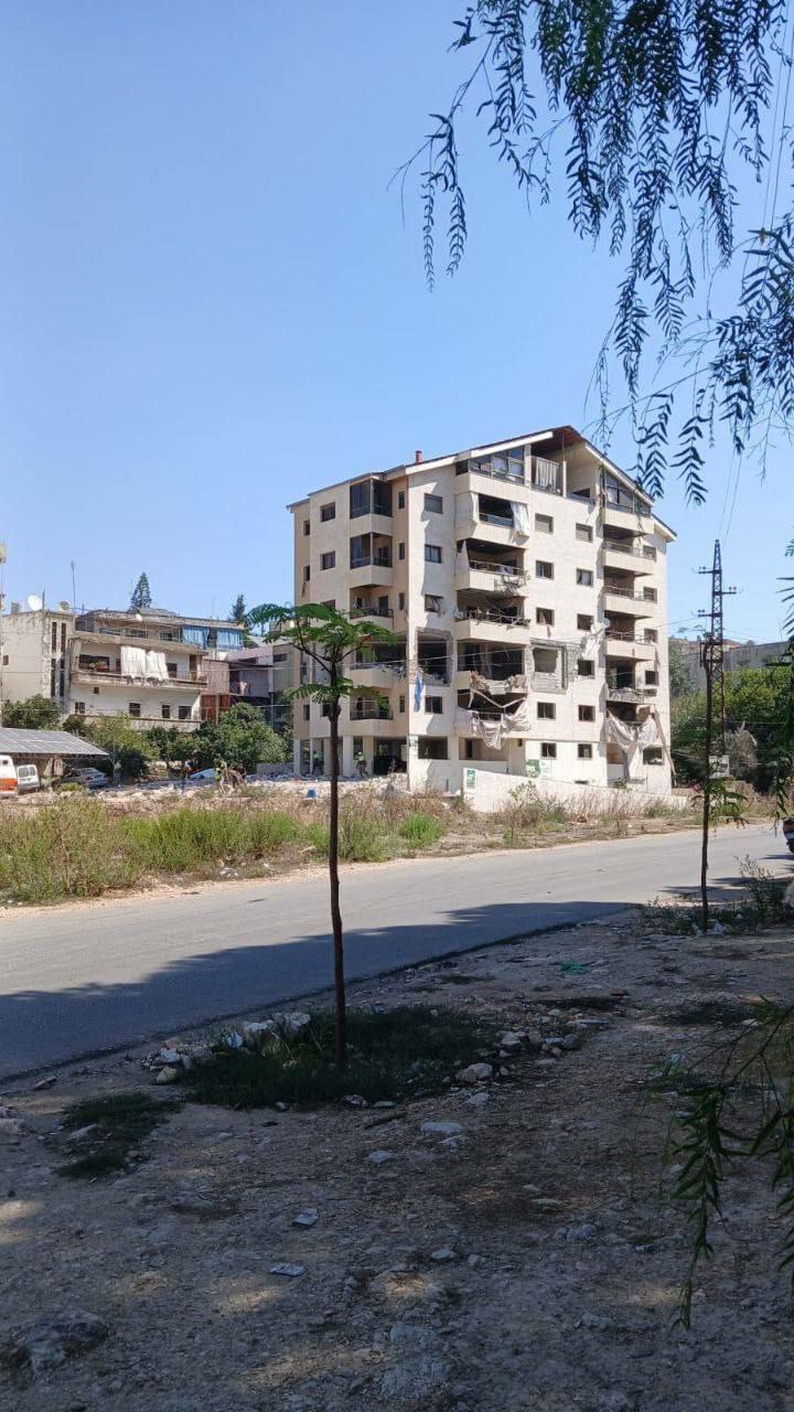 المبنى السكني الذي قصفه الاحتلال في مدينة النبطية جنوب لبنان…