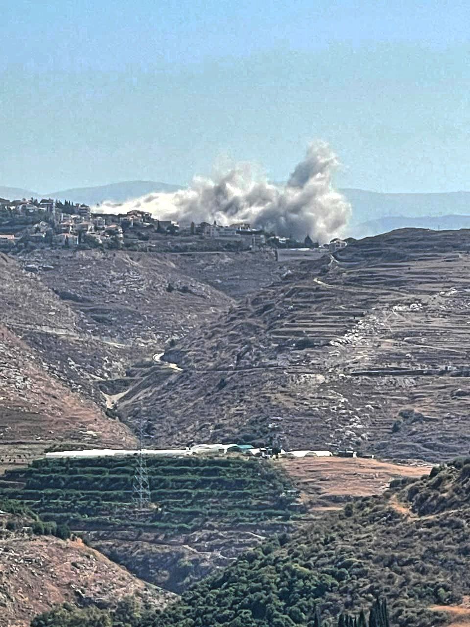 الدفاع المدني اللبناني: غارة الاحتلال على بلدة جون استهدفت مبنى…