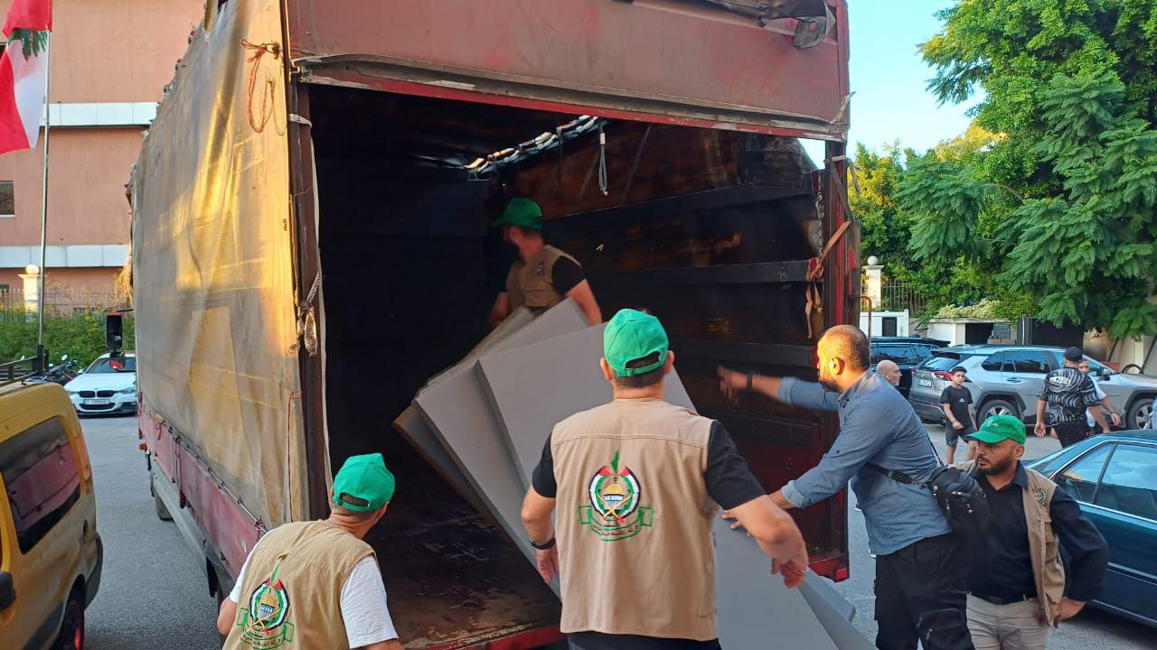 حركة حمــــــــاس تقدم مساعدات عاجلة للأخوة للنازحين من الجنوب الصامد…