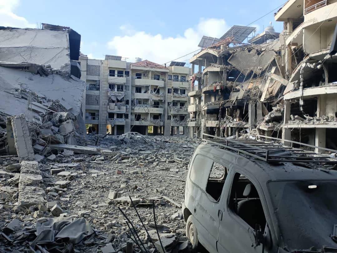 آثار استهداف الاحتلال لمجمّع “تاج الدين” عند مفرق معركة بالجنوب…