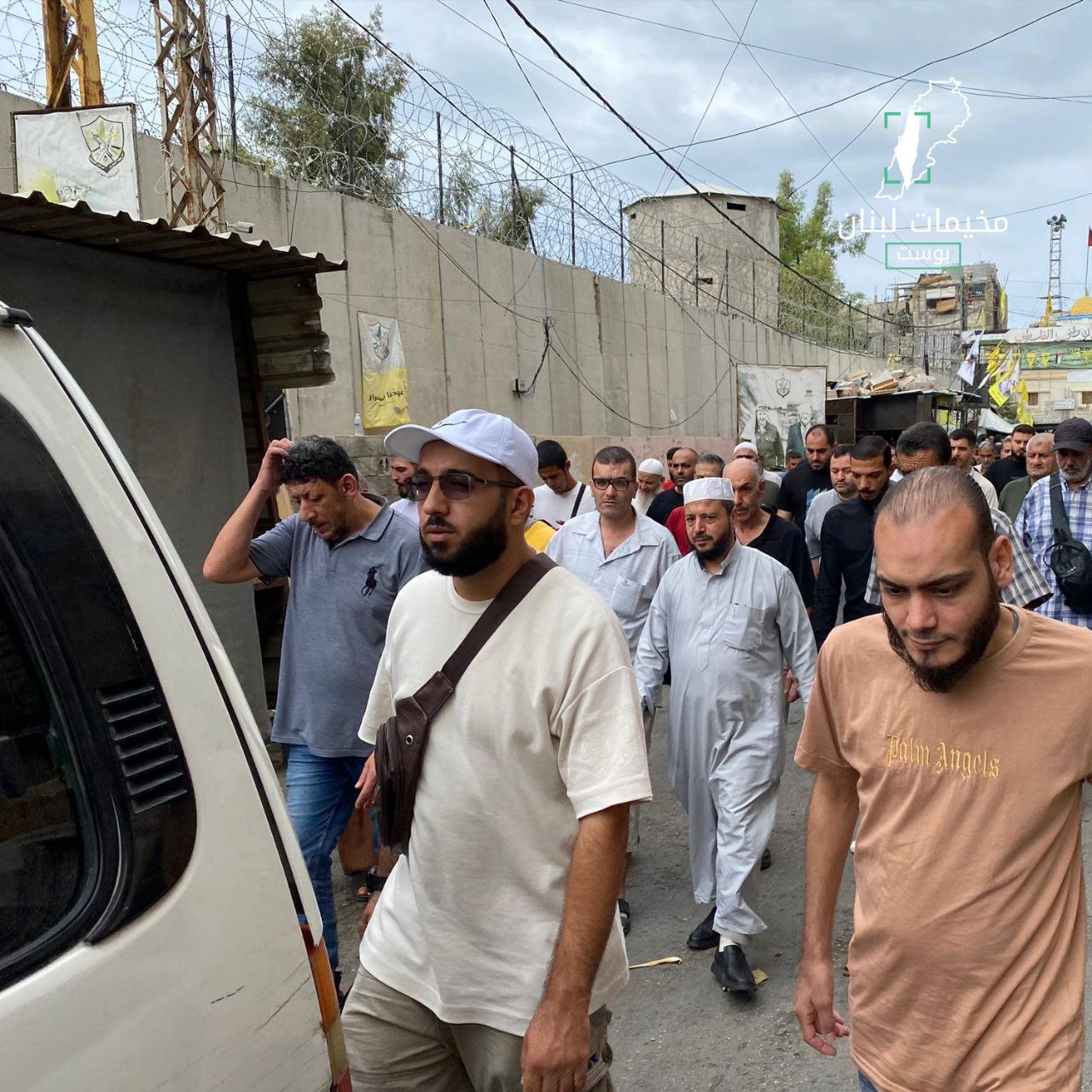 أهالي مخيم عين الحلوة في مدينة صيدا يشيعون جثمان الحاجة…