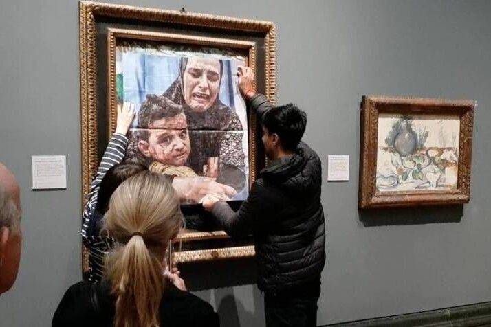 نشطاء يستبدلون لوحة بيكاسو في لندن بصورة لأم فلسطينية مكلومة