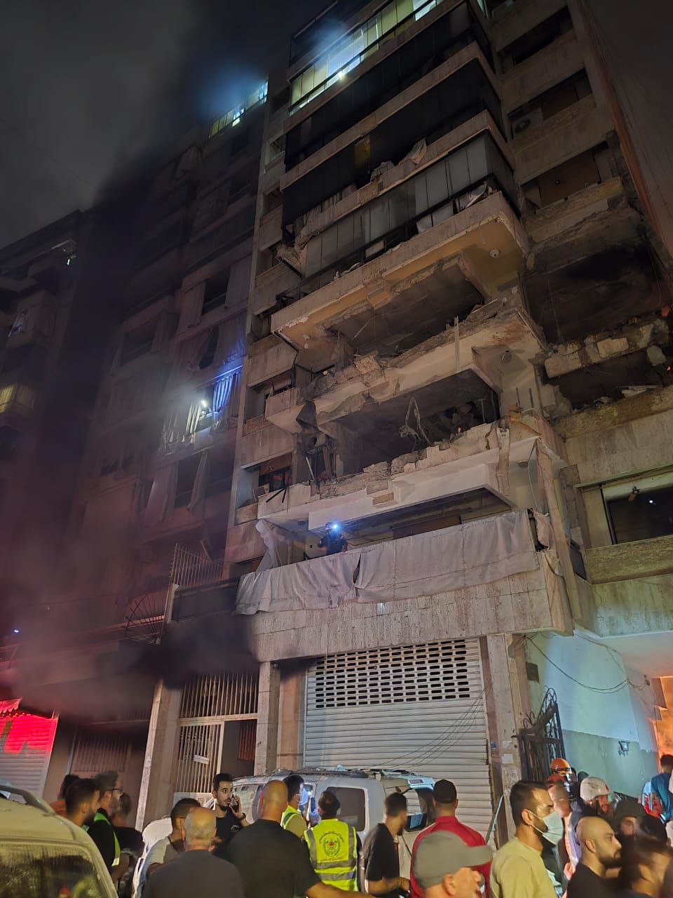 مراسل الميادين في بيروت:

 عدد من الأشخاص ما زالوا حتى…