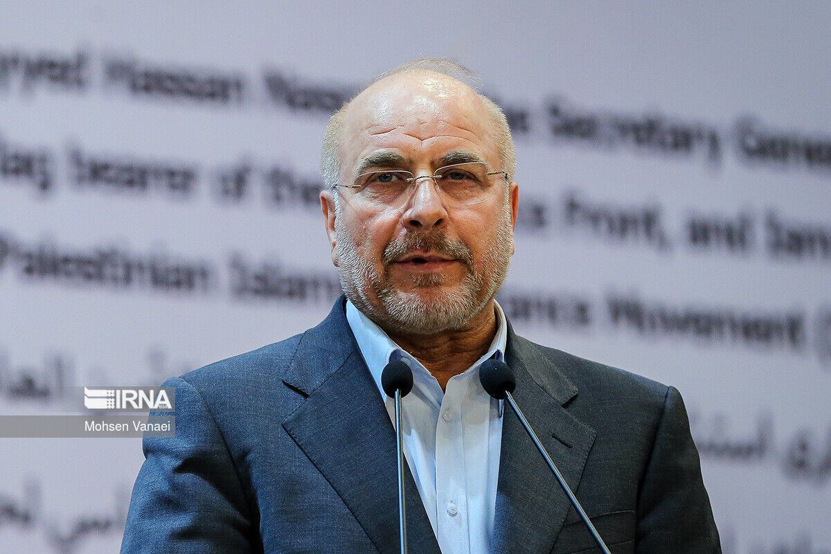 رئيس مجلس الشورى الإيراني محمد باقر قاليباف بعد لقاءه مع…