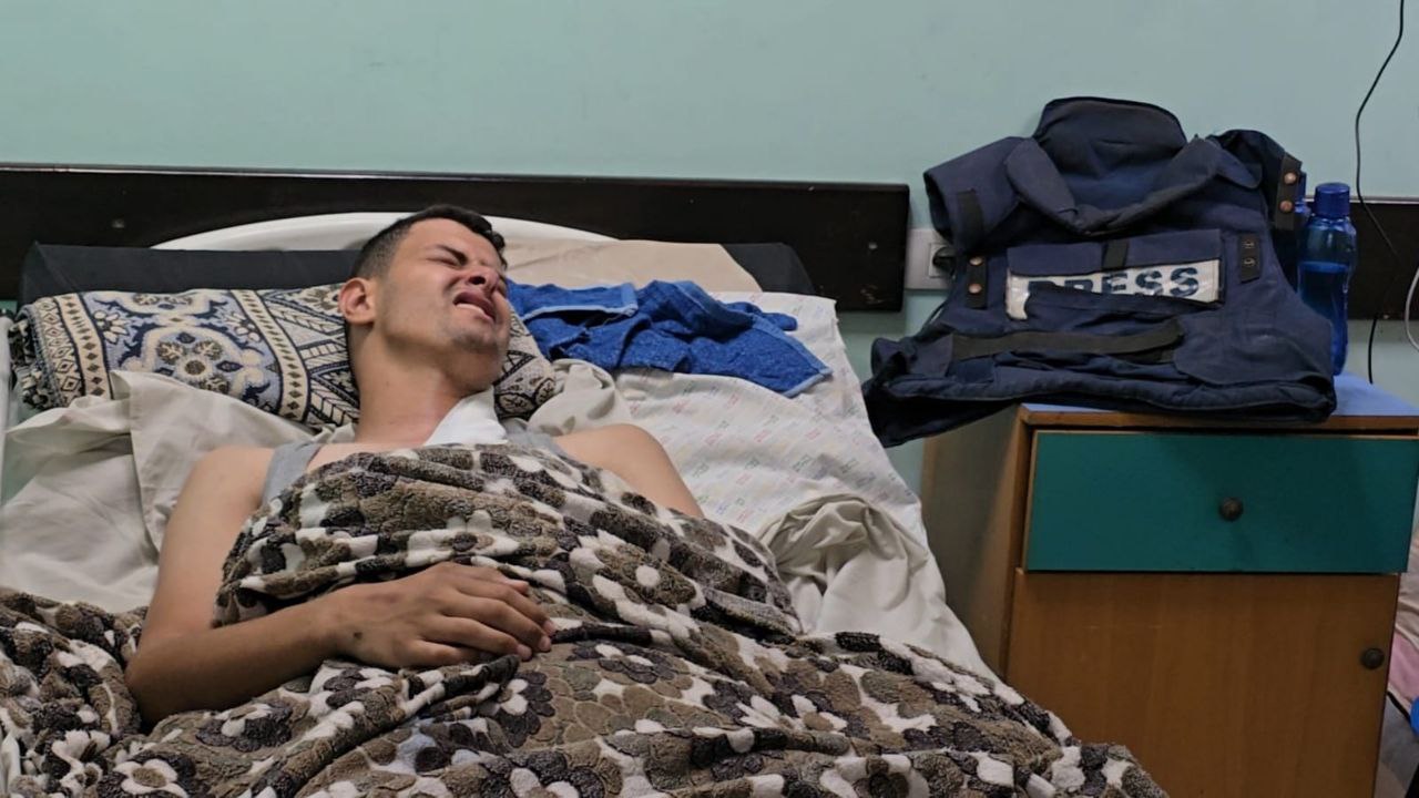 عاجل || دخول الصحفي المصاب في قطاع غزة فادي الوحيدي…