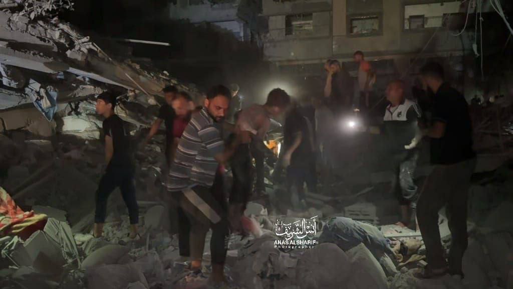 استمرار عمليات انتشال الشهداء والإصابات والبحث عن مفقودين جراء المجزرة…