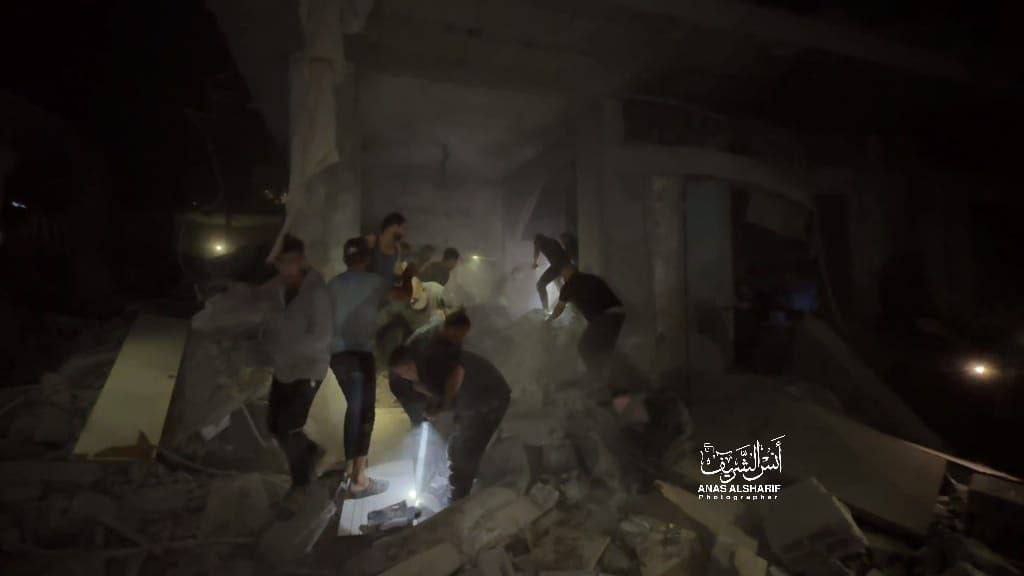 استمرار عمليات انتشال الشهداء والإصابات والبحث عن مفقودين جراء المجزرة…