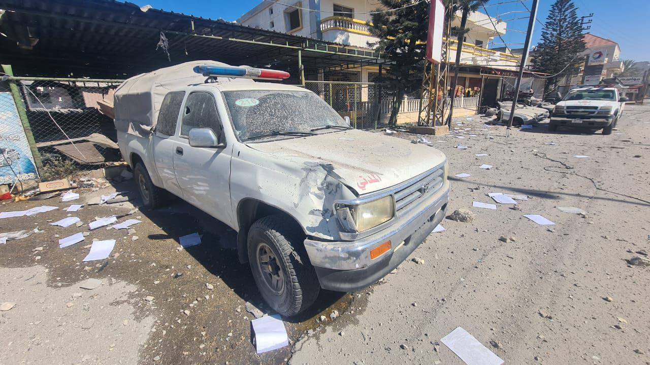 آثار استهداف الاحتلال لمركز “الهيئة الصحية الإسلامية” في دير الزهراني…