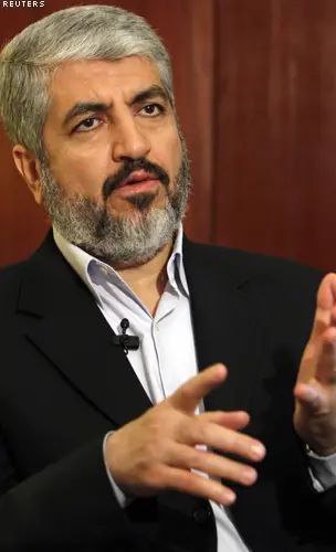 🔴 رئيس حركة حماس في الخارج “خالد مشعل”؛ خلال تقبّل…