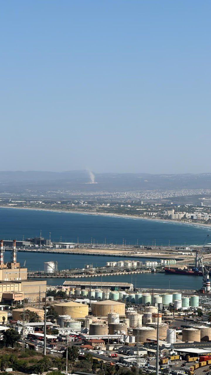 اندلاع حرائق بين عكا وحيفا شمال فلسطين المحتلة بعد سقوط…