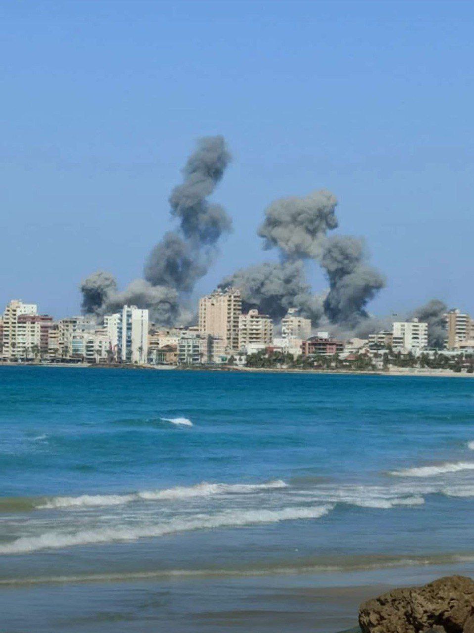 مشاهد للغارات الصهيونية التي استهدفت مدينة صور جنوبي لبنان