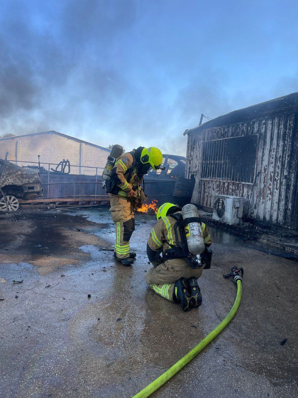 مصادر عبرية: 8 طواقم إطفاء يعملون على إخماد حريق اندلع…