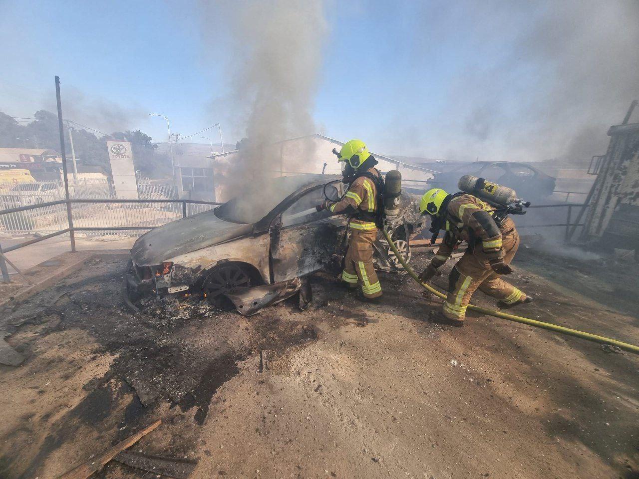 مصادر عبرية: 8 طواقم إطفاء يعملون على إخماد حريق اندلع…